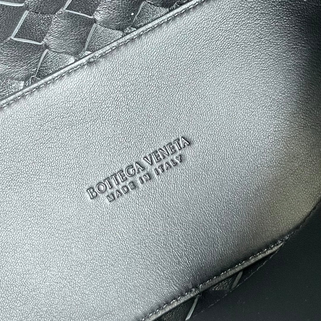 BV MEDIUM ANDIAMO 32CM BLACK LAMBSKIN