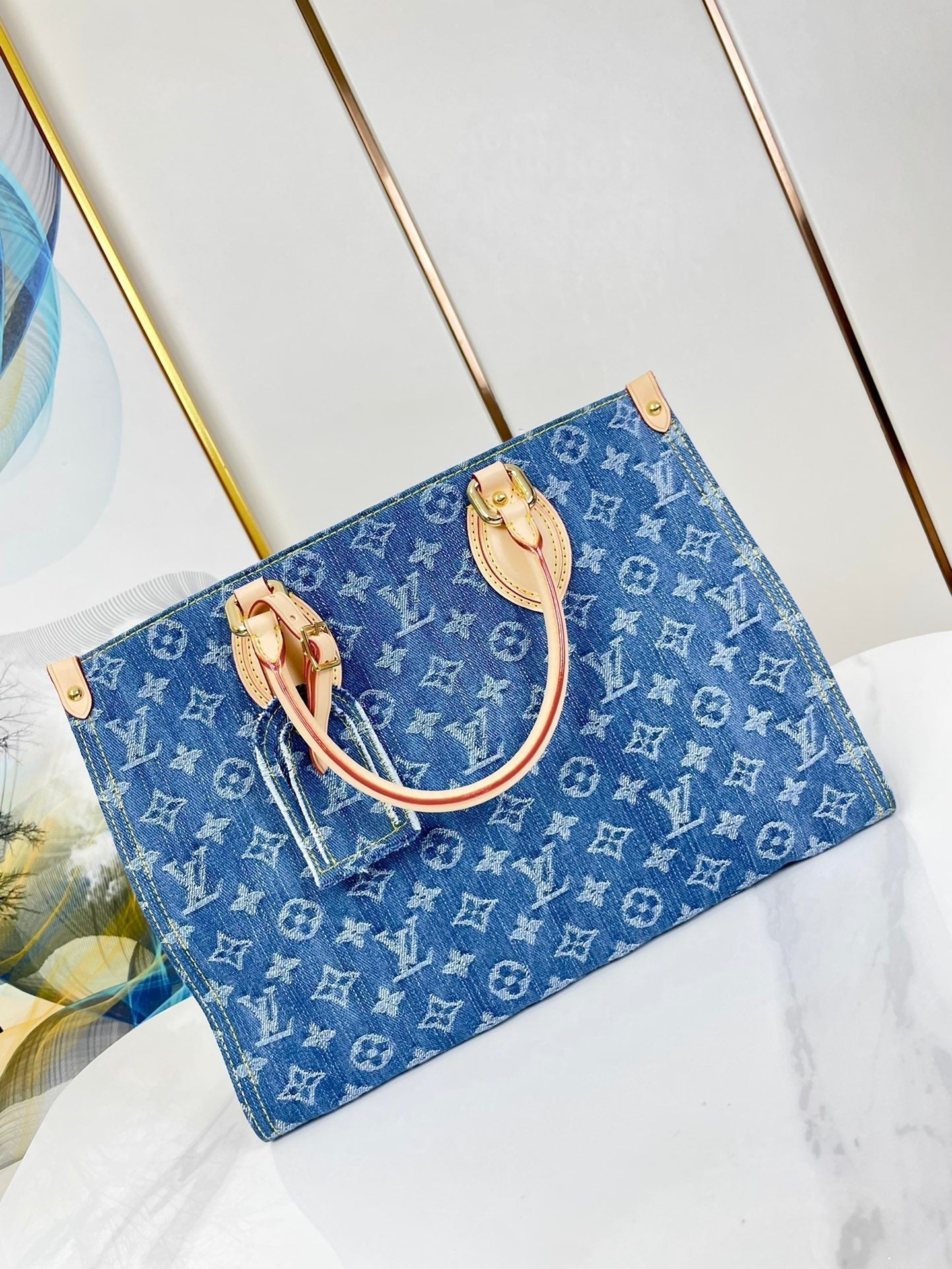 ONTHEGO 35 IN BLAUEM MONOGRAMM-DENIM