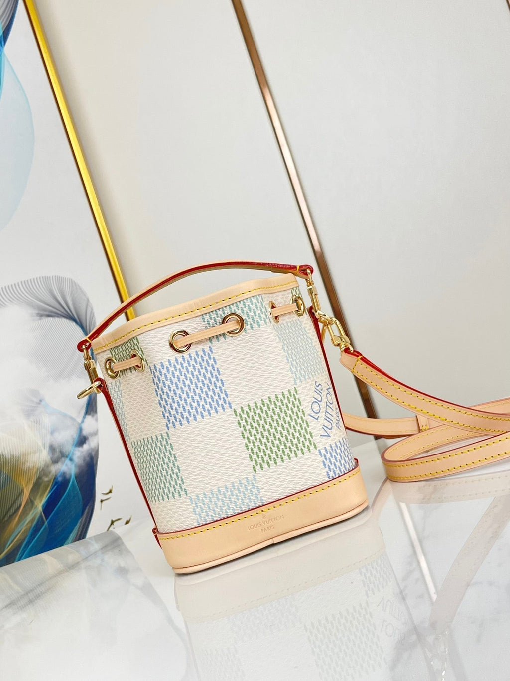 NANO NOÉ 16 IN PISTAZIE DAMIER RIESEN-LEINWAND GOLDENE HARDWARE