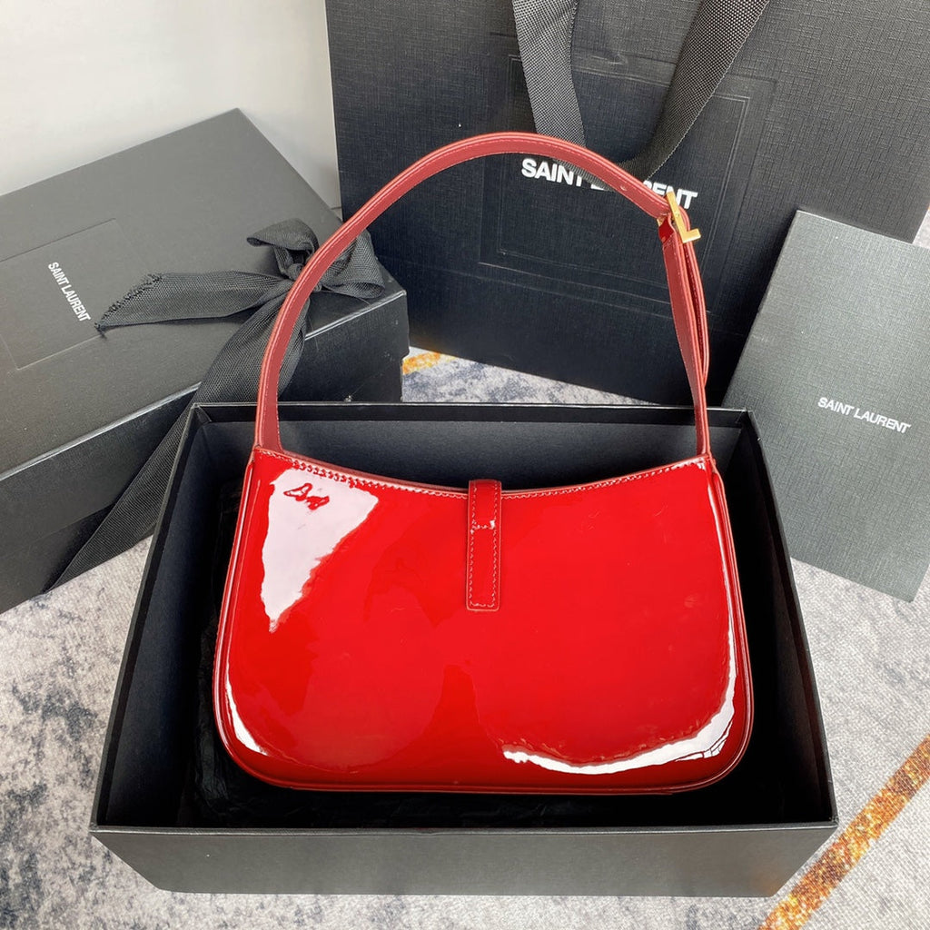 LE 5 À 7 TASCHE 24 IN ROTEM GLÄNZENDES KALBSLEDER GOLDENE HARDWAREN