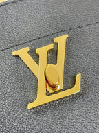 LOCK AND WALK 20 IN SCHWARZEM NARBENFARBENES KALBSLEDER MIT GOLDENEN BESCHLÄGEN