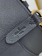 LOCK AND WALK 20 IN SCHWARZEM NARBENFARBENES KALBSLEDER MIT GOLDENEN BESCHLÄGEN