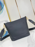 LOCK AND WALK 20 IN SCHWARZEM NARBENFARBENES KALBSLEDER MIT GOLDENEN BESCHLÄGEN