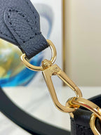 LOCK AND WALK 20 IN SCHWARZEM NARBENFARBENES KALBSLEDER MIT GOLDENEN BESCHLÄGEN