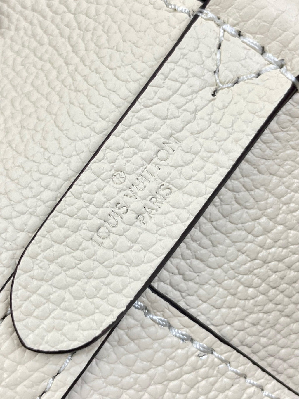 LOCK AND WALK 20 IN CREME GEGENNABTES KALBSLEDER GOLDENE BESCHLÄGE