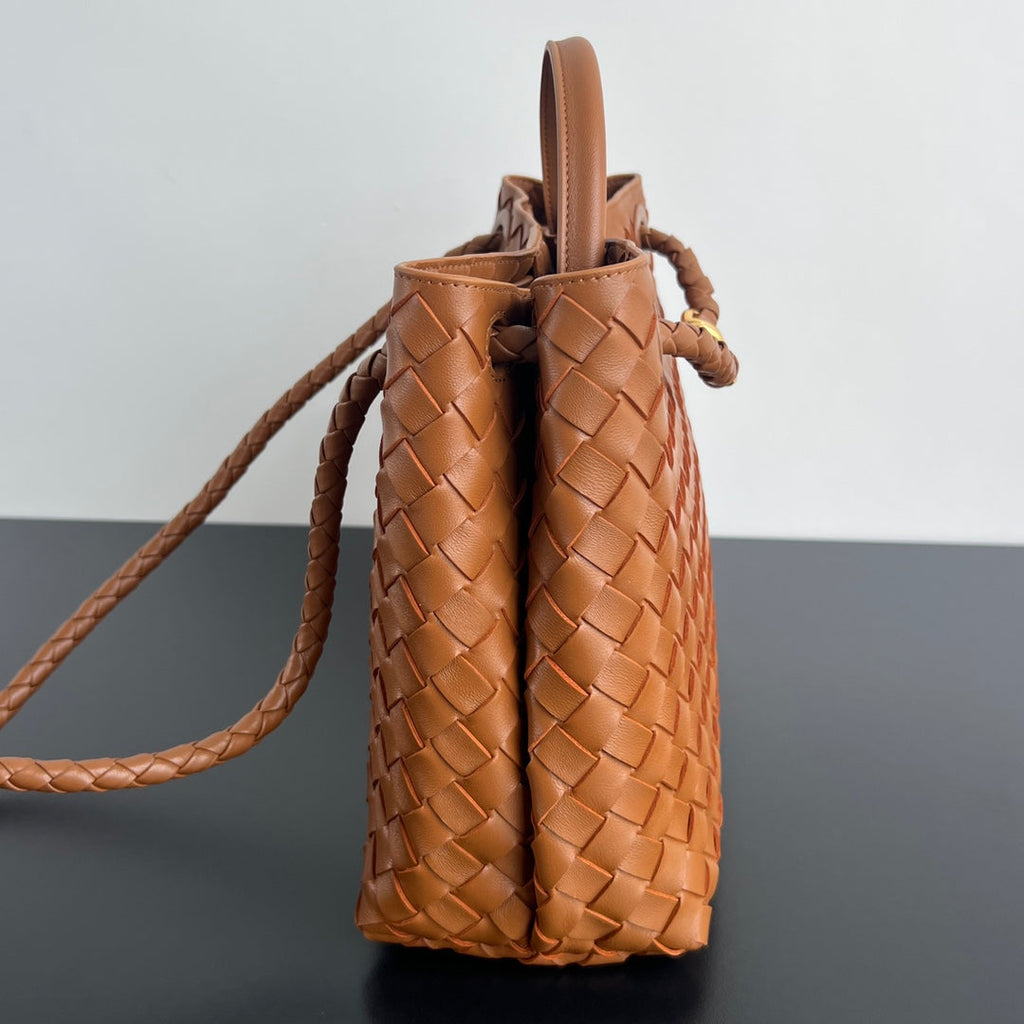 LARGE ANDIAMO 32 IN BURNT ORANGE LAMBSKIN