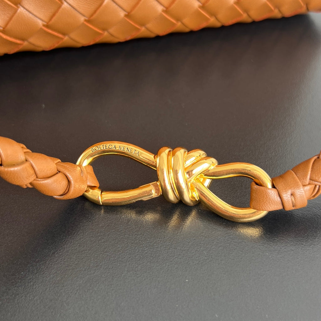 LARGE ANDIAMO 32 IN BURNT ORANGE LAMBSKIN