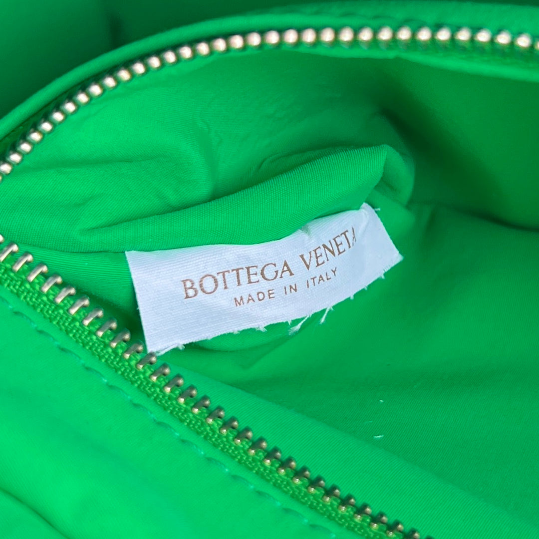 CLUTCH 26 INTRECCIATO AUS KALBSLEDER IN MALACHITGRÜN