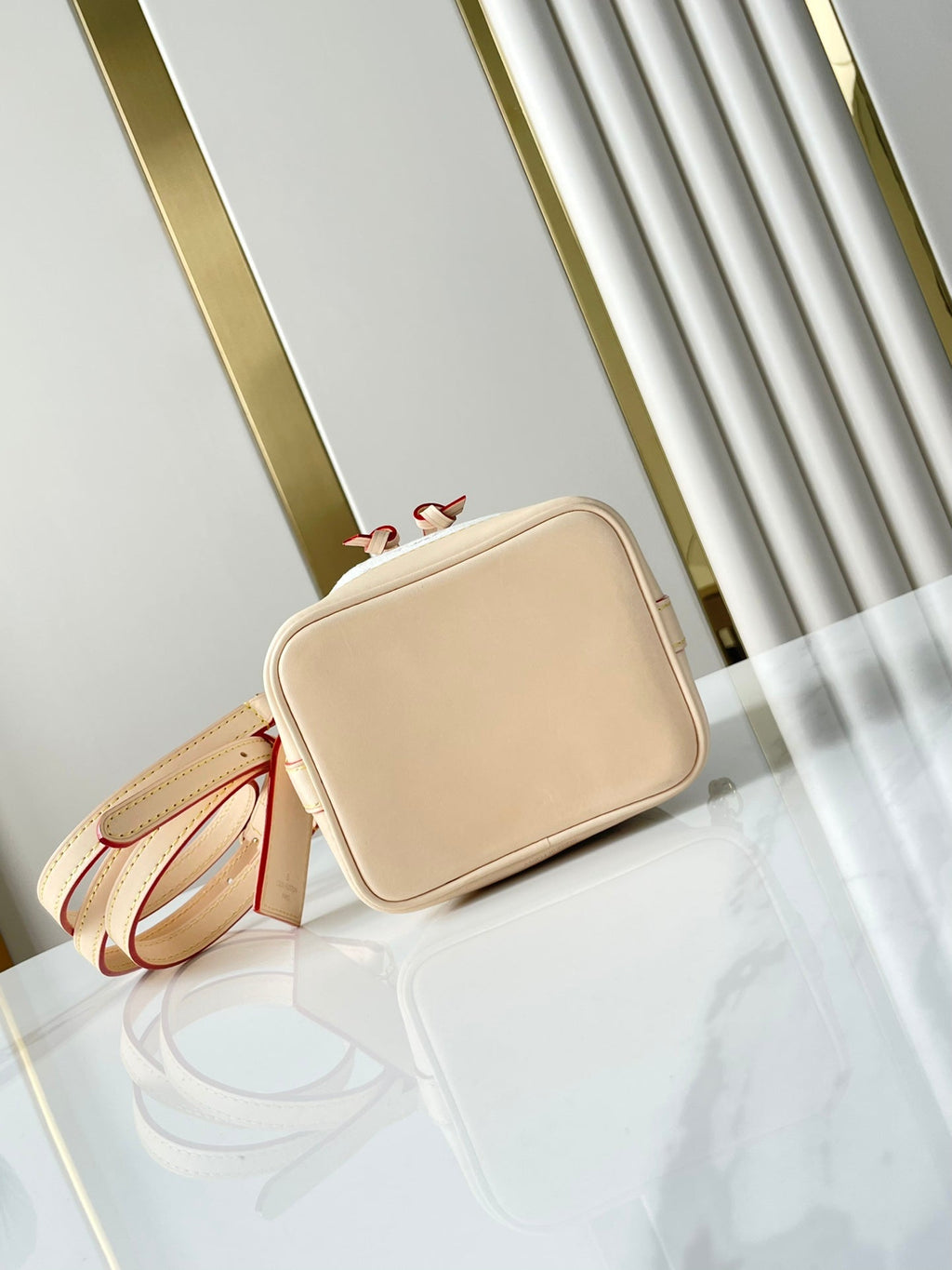 NANO NOÉ 16 IN WEISSEM MONOGRAMM-JACQUARD-STOFF UND BEIGEM KALBSLEDERBESETZ