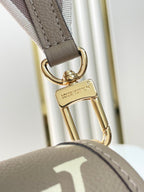 DIANE 23 AUS TOURTERELLE-LEDER IN WEISSEM MONOGRAM EMPREINTE