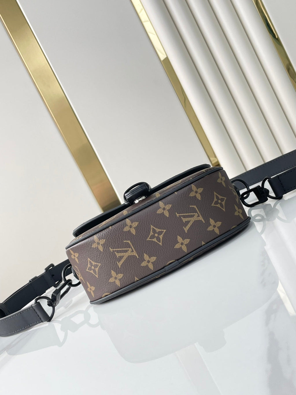 MONTSOURIS MESSENGER PM 20 IN BRAUNEM MONOGRAMM-LEINWAND