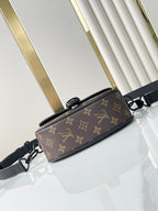 MONTSOURIS MESSENGER PM 20 IN BRAUNEM MONOGRAMM-LEINWAND