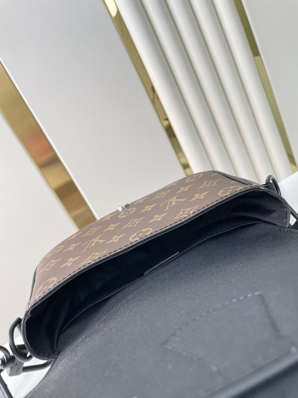 MONTSOURIS MESSENGER PM 20 IN BRAUNEM MONOGRAMM-LEINWAND