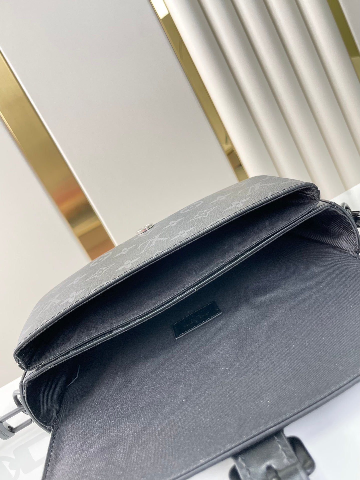 MONTSOURIS TRAGBARES GELDBÖRSE 22 IN GUN METAL MONOGRAM ECLIPSE CANVAS