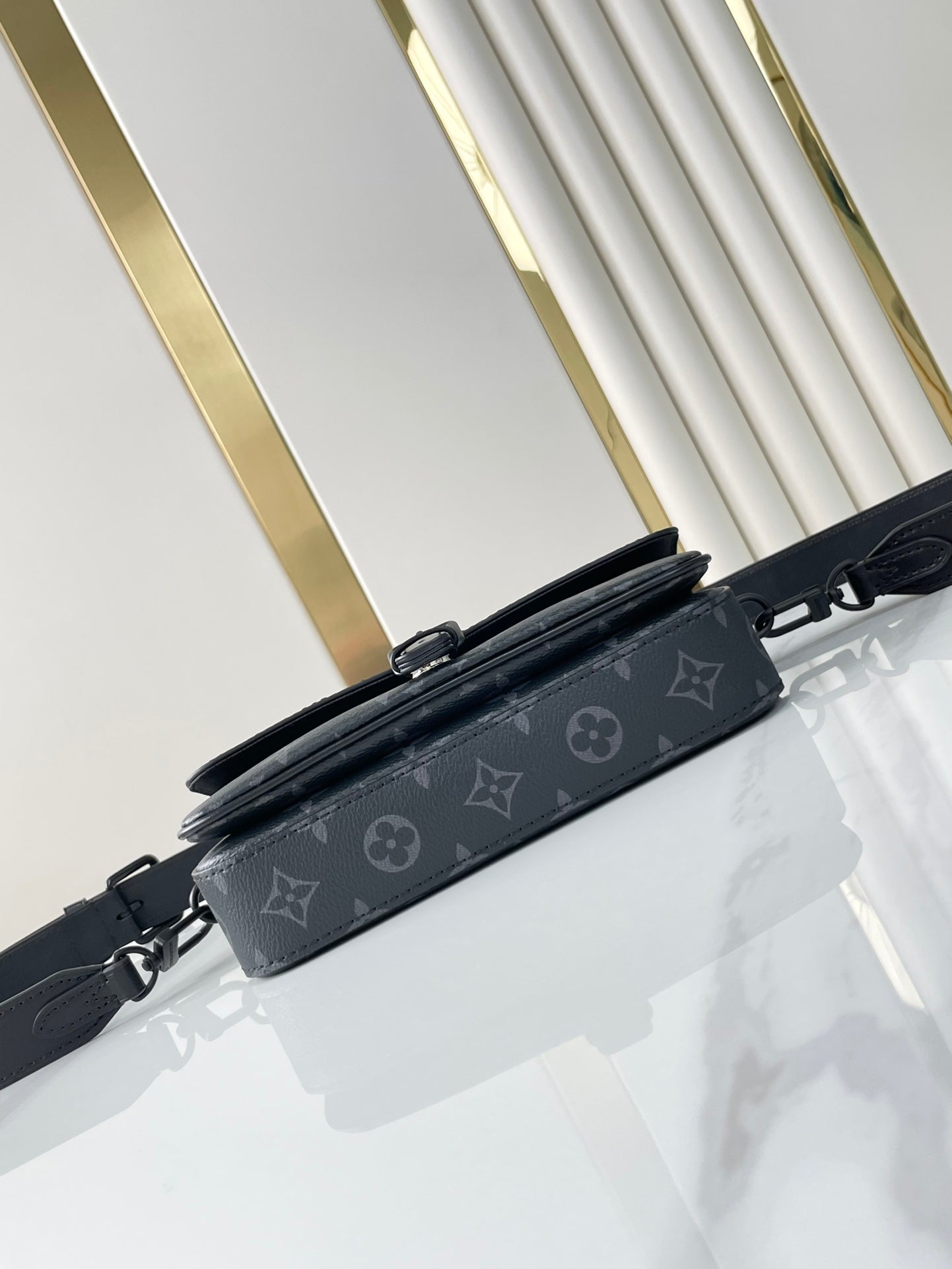 MONTSOURIS TRAGBARES GELDBÖRSE 22 IN GUN METAL MONOGRAM ECLIPSE CANVAS