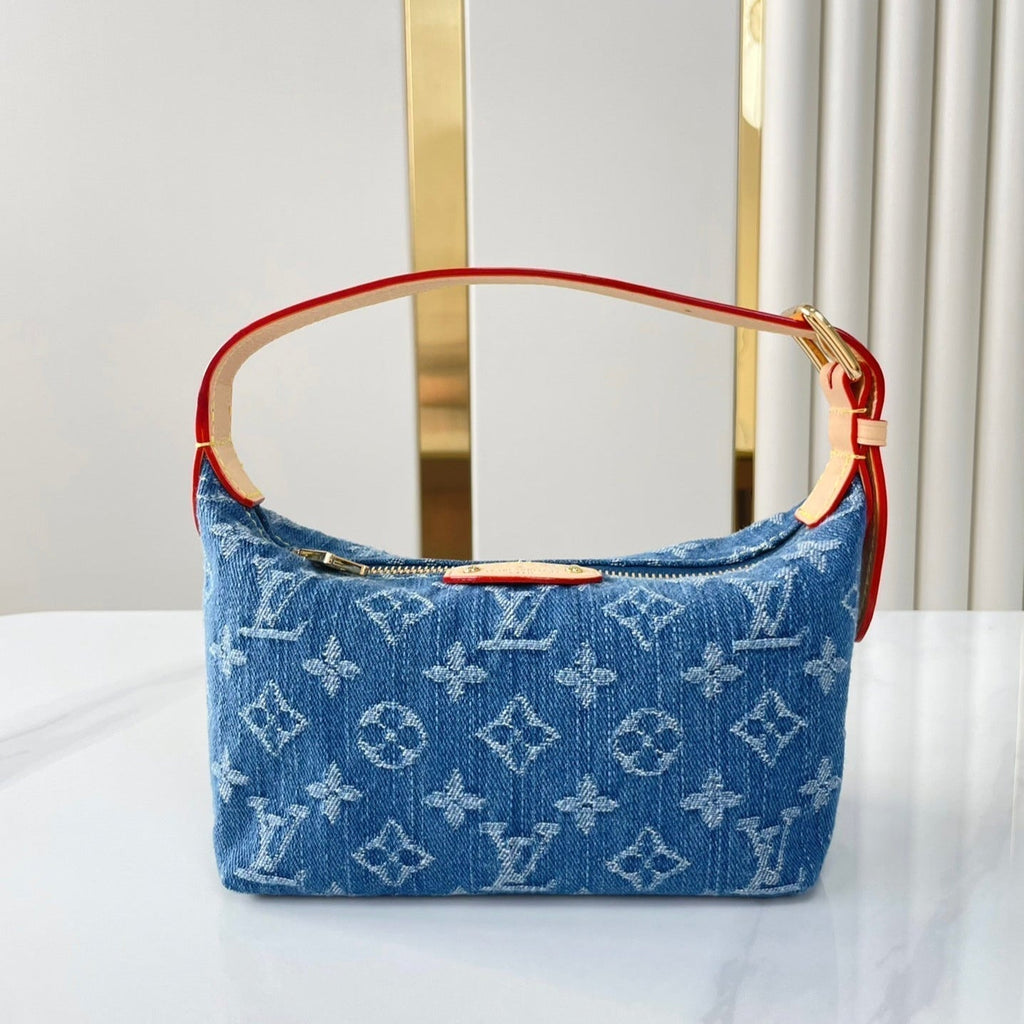 HILLS POCHETTE 18 IN BLAUEM MONOGRAMM-DENIM