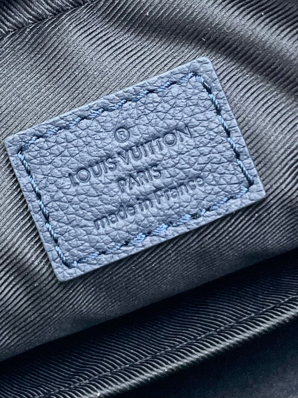 TRIO MESSENGER 25 IN PRUSSIAN BLUE MONOGRAM SHADOW CALFSKIN