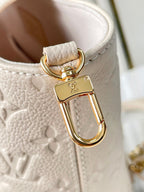 BACKUP-RUCKSACK 22 ZOLL CREME MONOGRAMM EMPREINTE LEDER