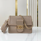 DAUPHINE MM 25 IN MITTELBRAUNES EPI-GENARBINETTES KALBSLEDER GOLDENE BESCHLÄGE