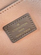 DAUPHINE MM 25 IN MITTELBRAUNES EPI-GENARBINETTES KALBSLEDER GOLDENE BESCHLÄGE