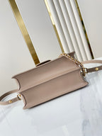 DAUPHINE MM 25 IN MITTELBRAUNES EPI-GENARBINETTES KALBSLEDER GOLDENE BESCHLÄGE