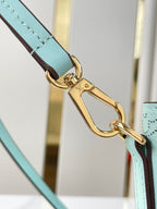 HINA 23 IN HIMMELBLAUEM MONOGRAMM PERFORATEDEM KALBSLEDER