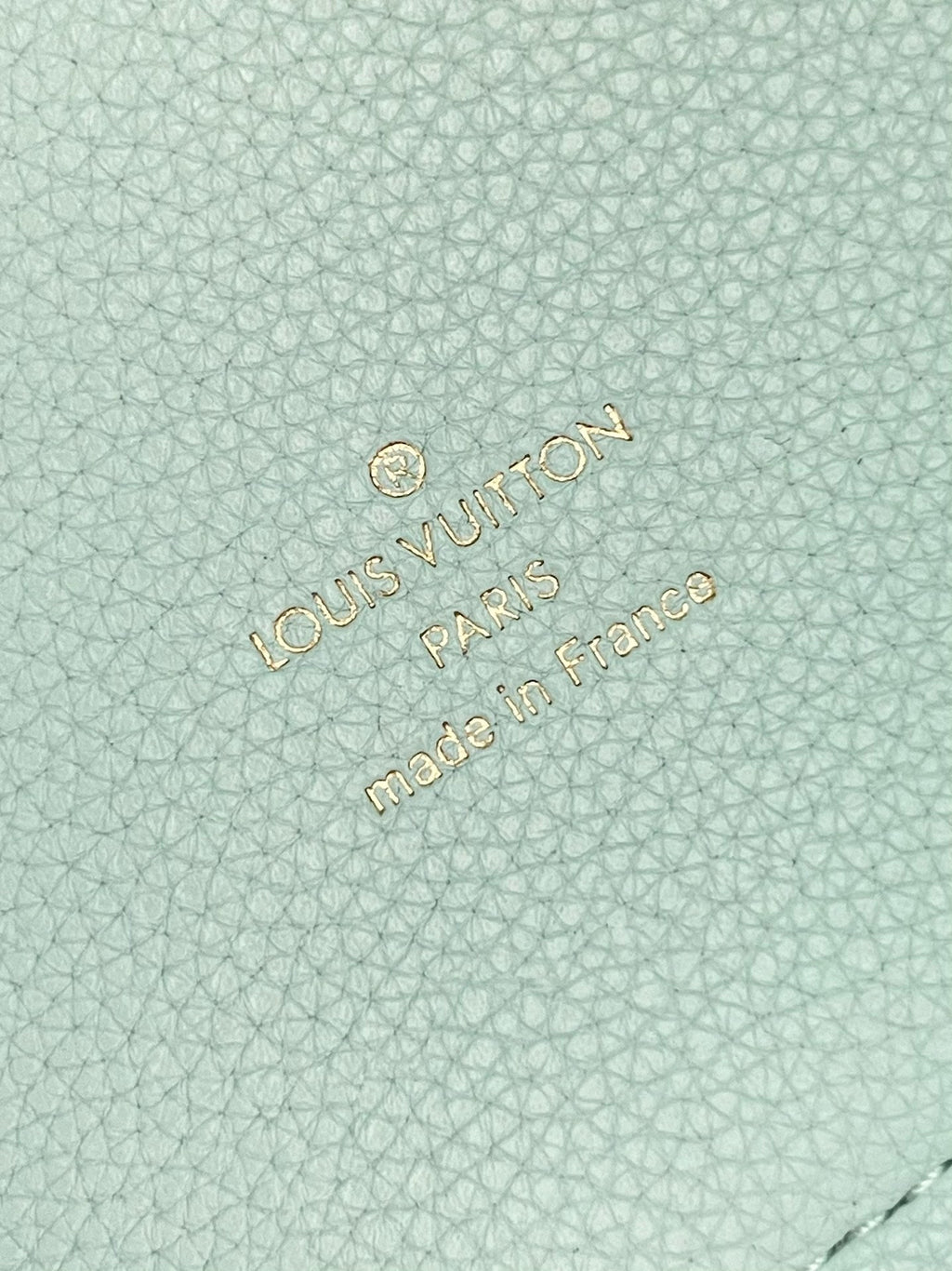 HINA 23 IN HIMMELBLAUEM MONOGRAMM PERFORATEDEM KALBSLEDER