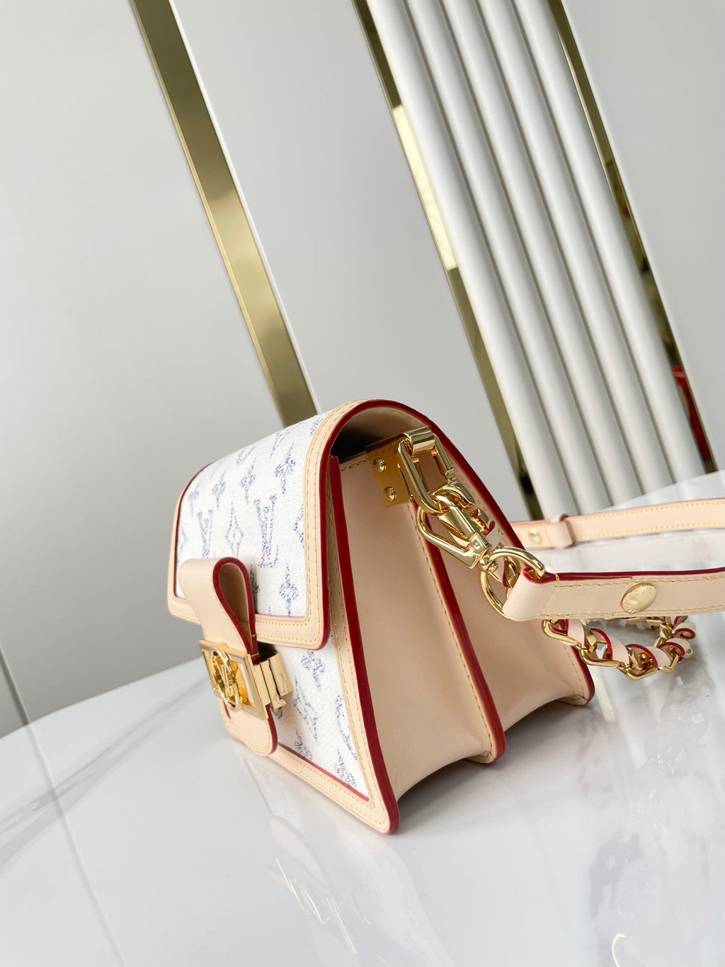 DAUPHINE MINI 20 IN WEISSEM MONOGRAMM-JACQUARD-STOFF GOLDENE BESCHLÄGE