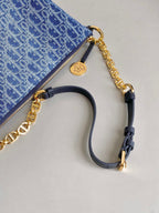 DIORSTAR 28 HOBO-TASCHE MIT KETTE, BLAUER DENIM, OBLIQUE-JACQUARD