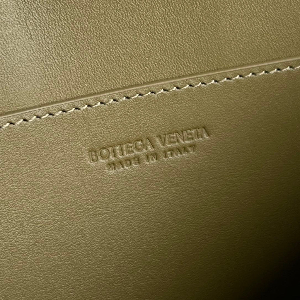 GROSSE KASSETTENTASCHE 35 IN FORELLE GRAUES KALBSLEDER