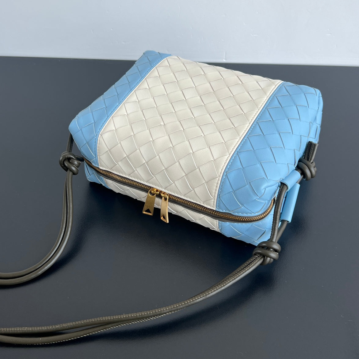 SMALL LOOP 22 IN SKY BLUE MIX WHITE CALFSKIN