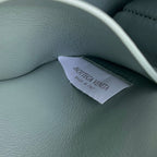 Konzerttasche 18 in opalfarbenem Lammleder