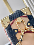 SEITENKOFFER 21 IN BEIGE ROTEM LAMMLEDER MIT KREUZMUSTER GOLDENE BESCHLÄGE