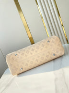 HAND IT ALL MM 32 IN CREME MONOGRAMM PERFORATES KALBSLEDER SILBERNE BESCHLÄGE