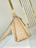 HAND IT ALL MM 32 IN CREME MONOGRAMM PERFORATES KALBSLEDER SILBERNE BESCHLÄGE