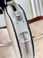 BELLA 22 IN BEIGE MONOGRAM PERFORATE CALFLEDER SILBERNE BESCHLÄGE