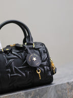 MEDIUM GROOVE BAG 20 IN BLACK MACROCANNAGE CALFSKIN WITH GOLD HARDWARE