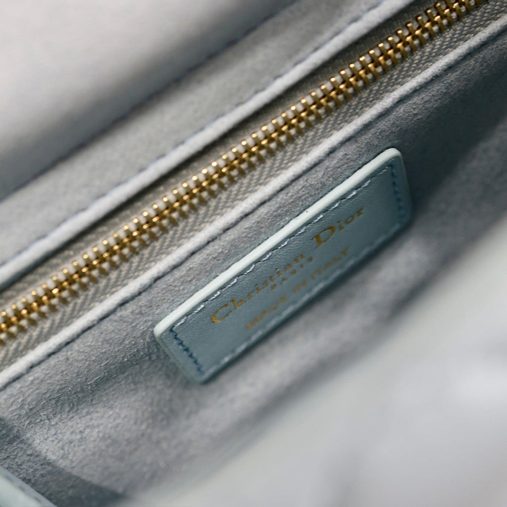 MINI LADY BAG 17 IN BABY BLUE QUILTED MACROCANNAGE CALFSELD GRUPPENRIEMEN