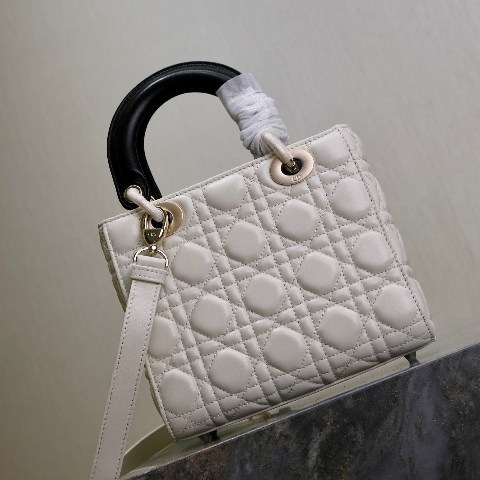 LADY BAG 20 IN WHITE QUILTED MACROCANNAGE CALFSKIN BLACK STRAP