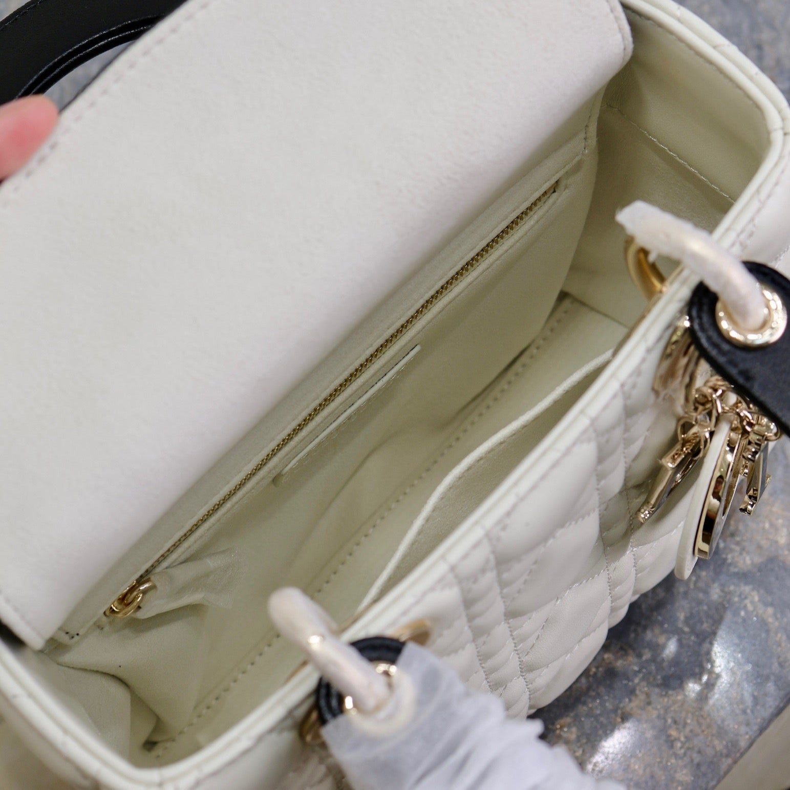 LADY BAG 20 IN WHITE QUILTED MACROCANNAGE CALFSKIN BLACK STRAP