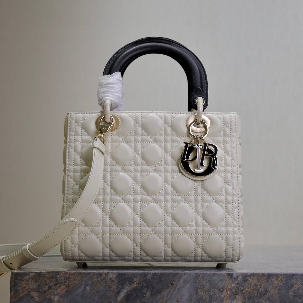 MEDIUM LADY BAG 24 IN WHITE QUILTED MACROCANNAGE CALFSKIN BLACK STRAP