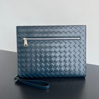 INTRECCIATO CLUTCH 32 IN PICKLED BLUEWOOD WEICHES KALBSLEDER
