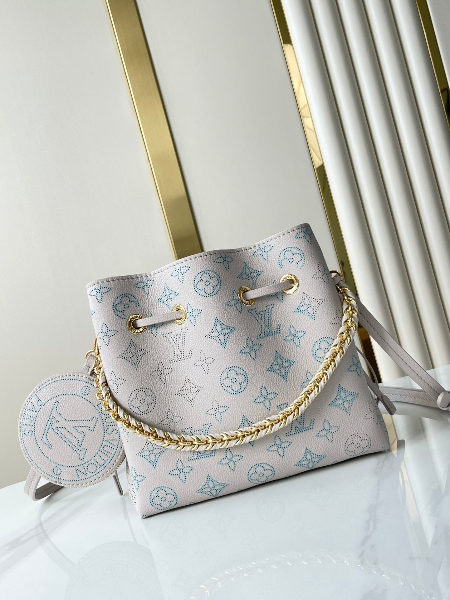 BELLA 22 IN BLUME PERFORATED CALFLEDER GOLDENE BESCHLÄGE