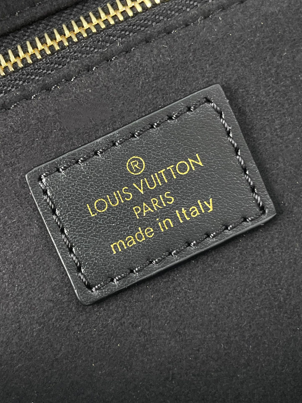 SPEEDY TRUNK 20 IN BRAUNEM MONOGRAMM-CANVAS UND SCHWARZEM KALBSLEDERBESATZ GOLDENE SCHNALLE