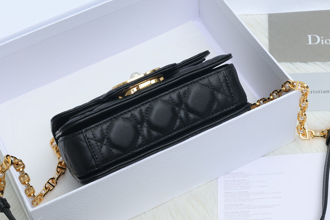 JOLIE Henkeltasche 19 Zoll in schwarzem Cannage-Kalbsleder