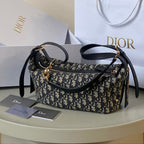 MITTLERE D-JOURNEY SCHULTERTASCHE 25 IN SCHWARZ MONOGRAMM SCHRÄGJACQUARD