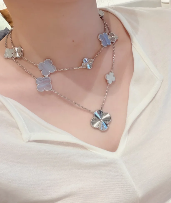 ¡®Jewelicorn¡¯NEW Convertible long necklace with 15 four-leaf clover charms