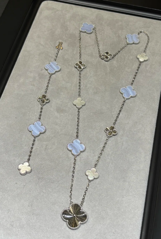 ¡®Jewelicorn¡¯NEW Convertible long necklace with 15 four-leaf clover charms