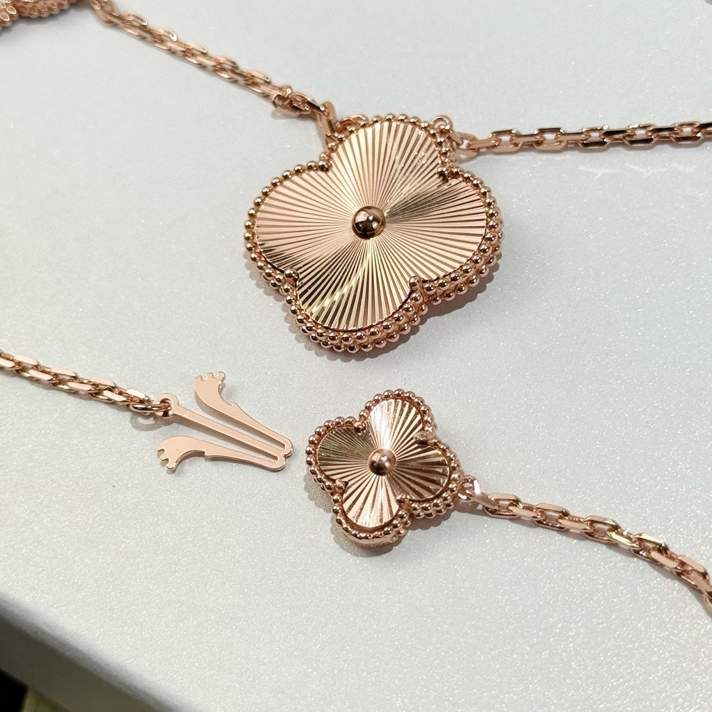 ¡®Jewelicorn¡¯NEW  Convertible long necklace with 15 four-leaf clover charms