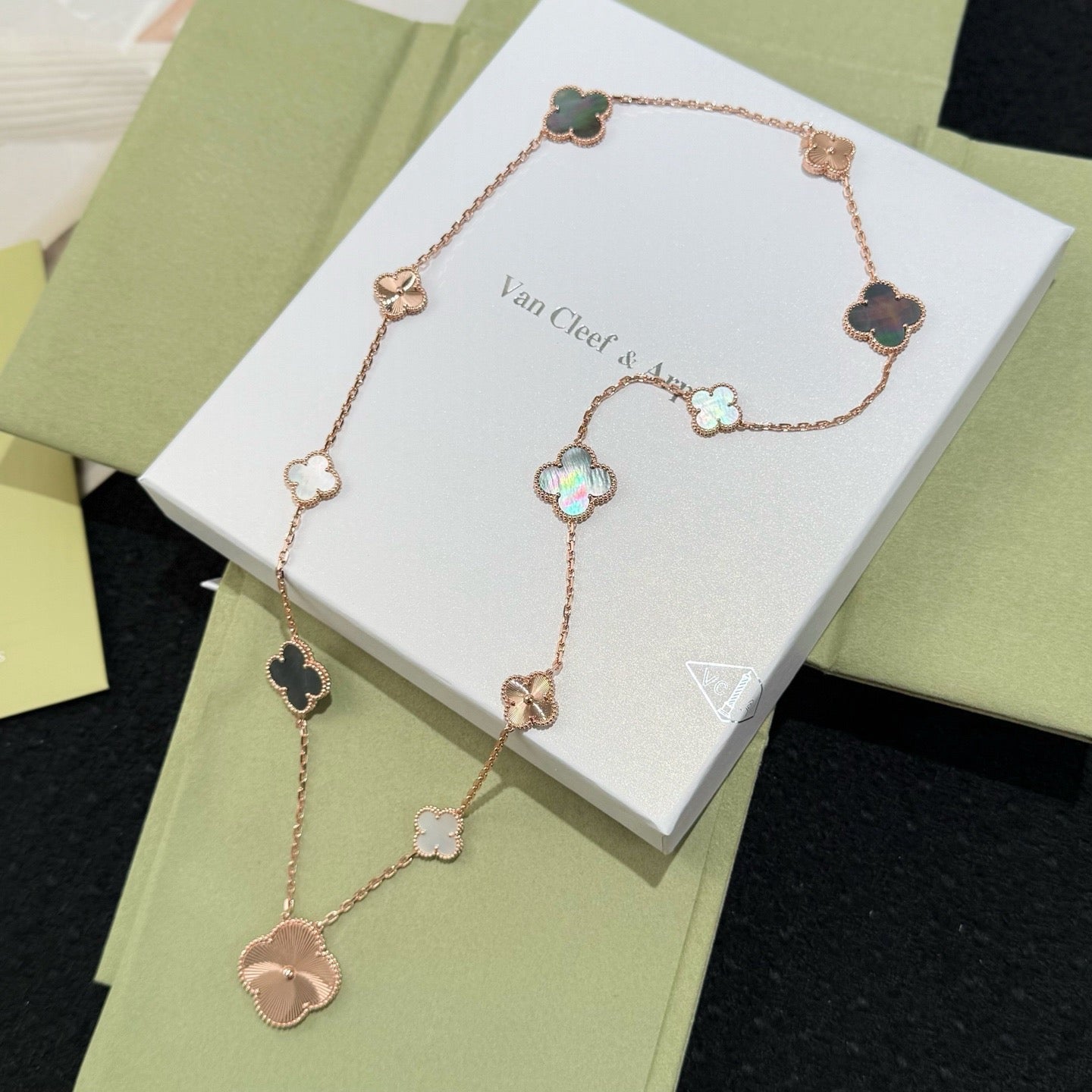 ¡®Jewelicorn¡¯NEW  Convertible long necklace with 15 four-leaf clover charms